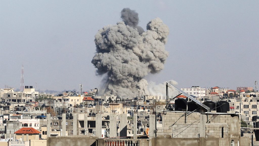 إعلام إسرائيلي: قرار بايدن يدفع حماس للتشدد والسنوار سيختار شكل هزيمتنا