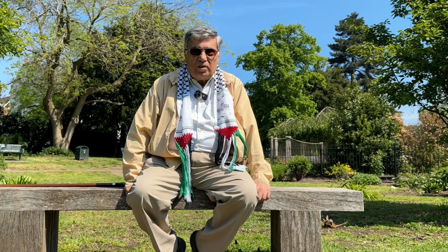 أحد أبناء الناجين من مجزرة الدوايمة يرمّز قصتها في بريطانيا