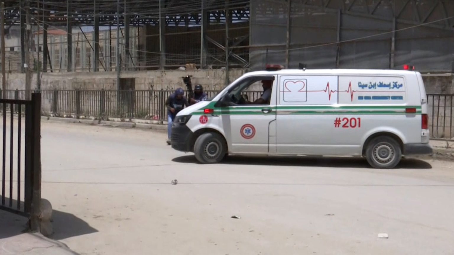 الاحتلال يطلق الرصاص تجاه فريق الجزيرة وصحفيين بمخيم جنين