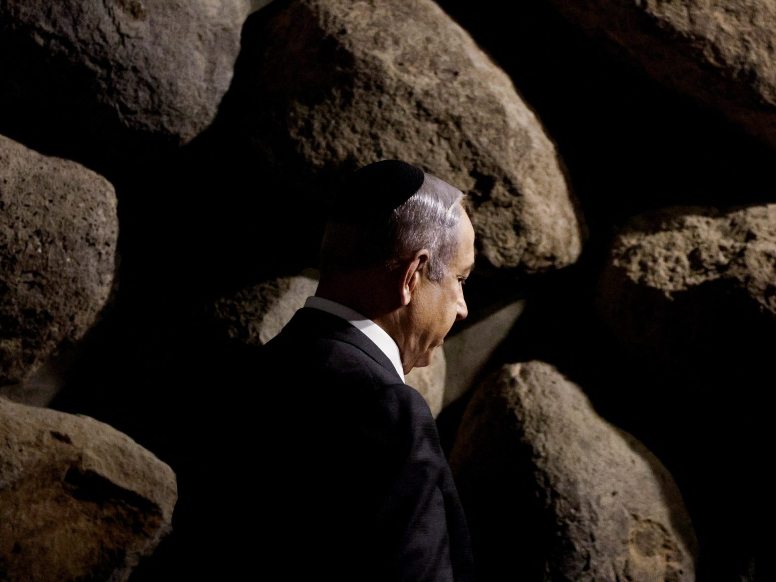 صحيفة إسرائيلية: الحرب على غزة لن تنتهي قبل الإجابة عن هذه الأسئلة