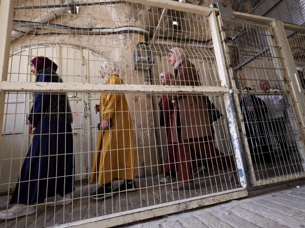 نيويورك تايمز: المشهد داخل إسرائيل أصبح لا يطاق