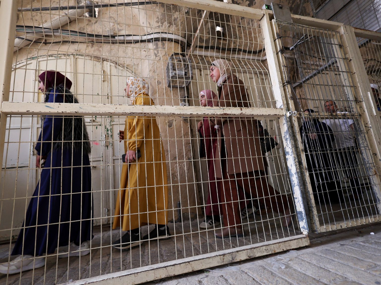 نيويورك تايمز: المشهد داخل إسرائيل أصبح لا يطاق