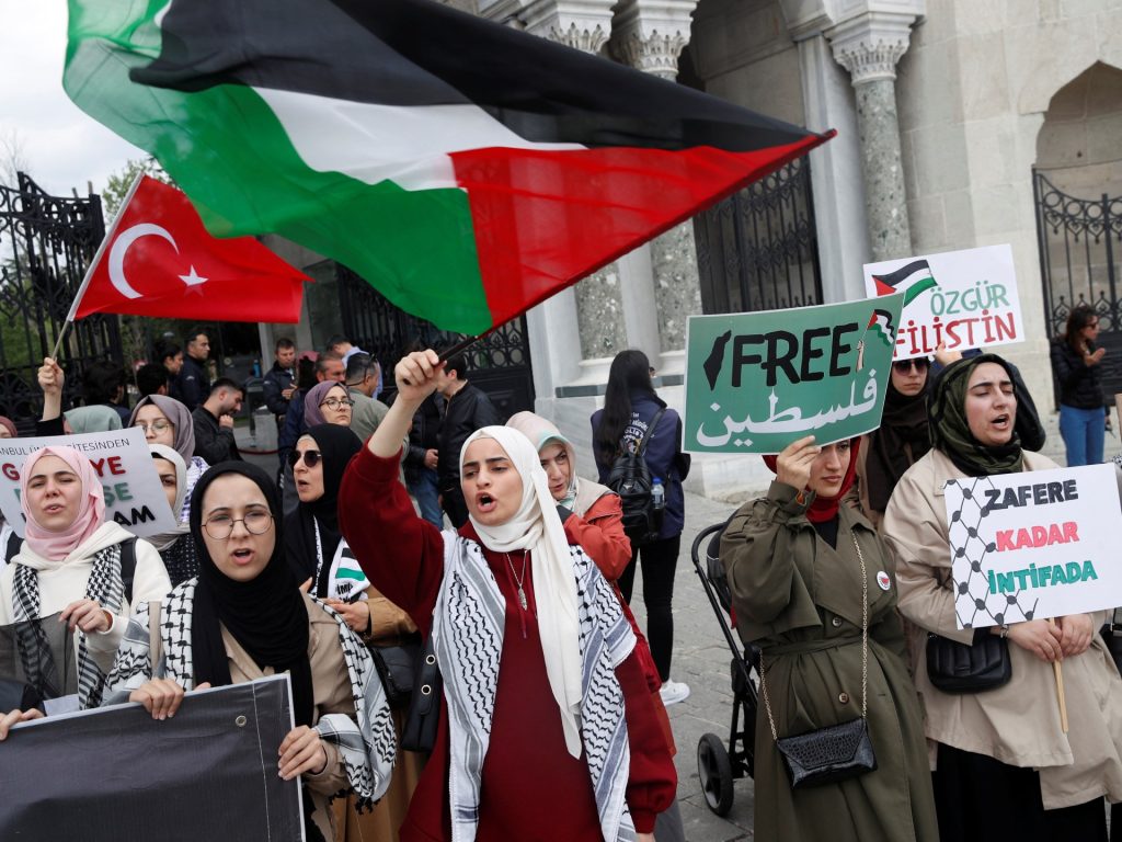 صحيفة تركية: الغرب يحتفي بقيمه إلا عندما يتعلق الأمر بإسرائيل