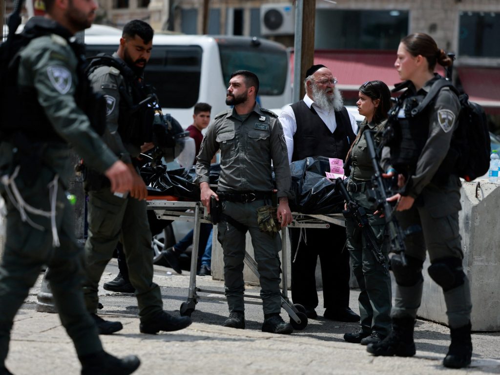 صحيفة إسرائيلية: السجون لم تعد تتسع للمعتقلين الفلسطينيين