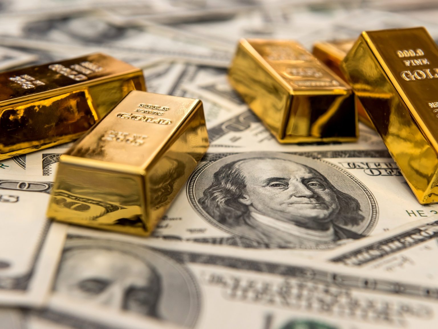 وسط ترقب اتجاهات الفائدة الأميركية الذهب والنفط يتراجعان والدولار يتأرجح