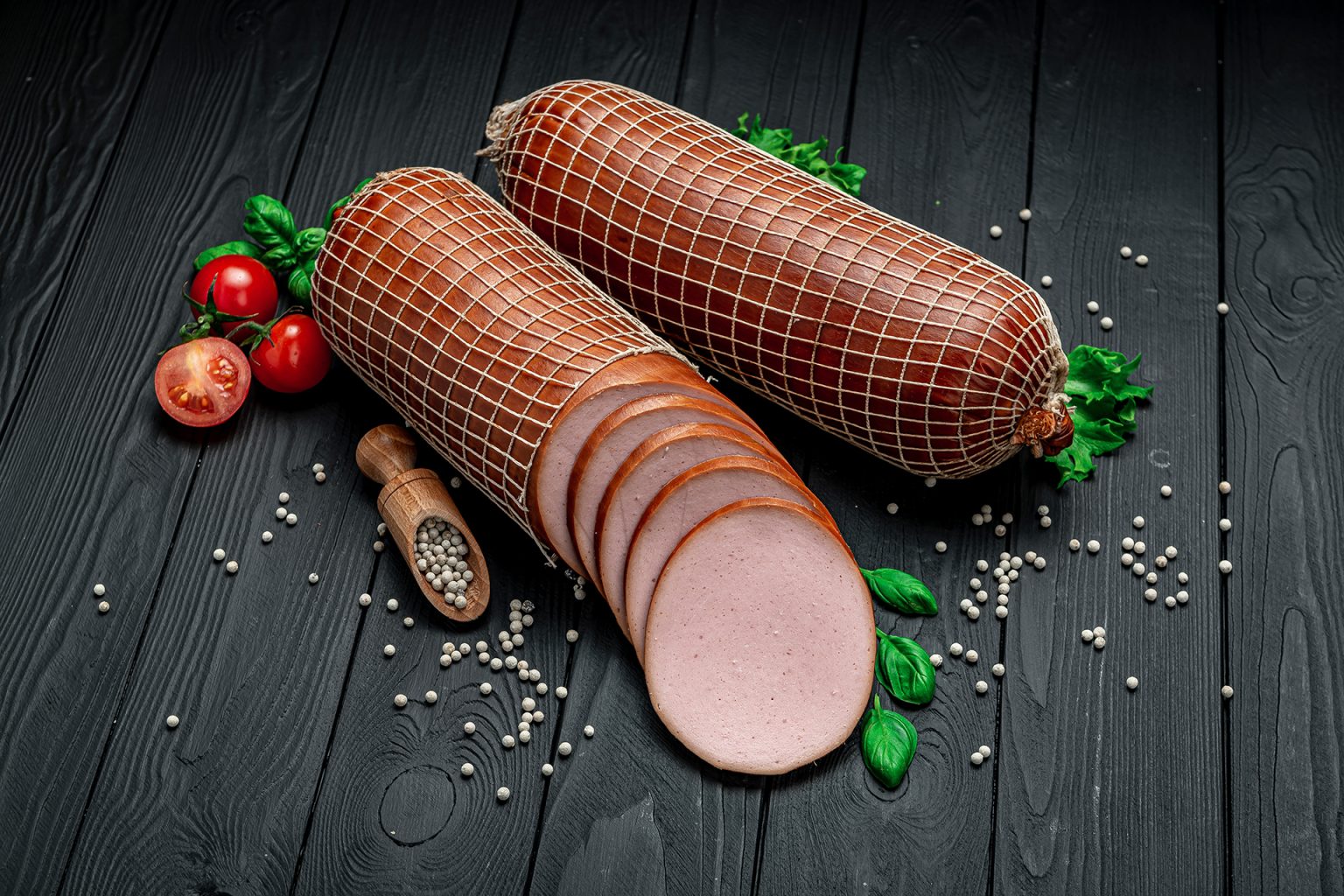 المرتديلا والنقانق منها.. 6 أطعمة تضعف جهازك المناعي