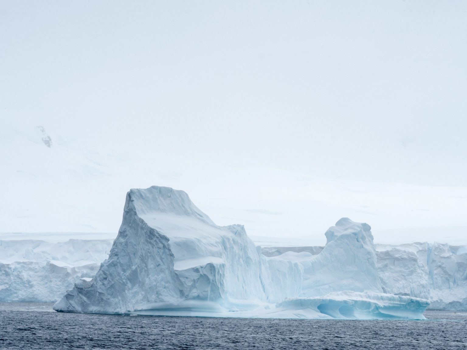 روسيا تكتشف احتياطات كبيرة من نفط بالمتجمد الجنوبي وقلق بريطاني