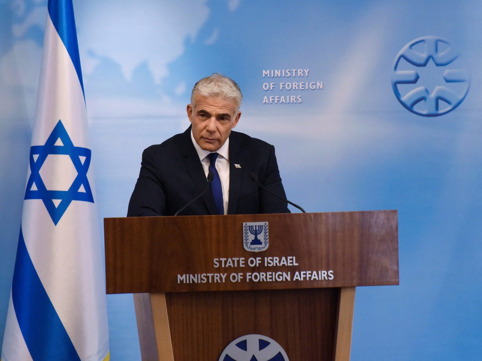 زعيم المعارضة الإسرائيلية: نتنياهو يبيع الجنود وسنُسقط الحكومة