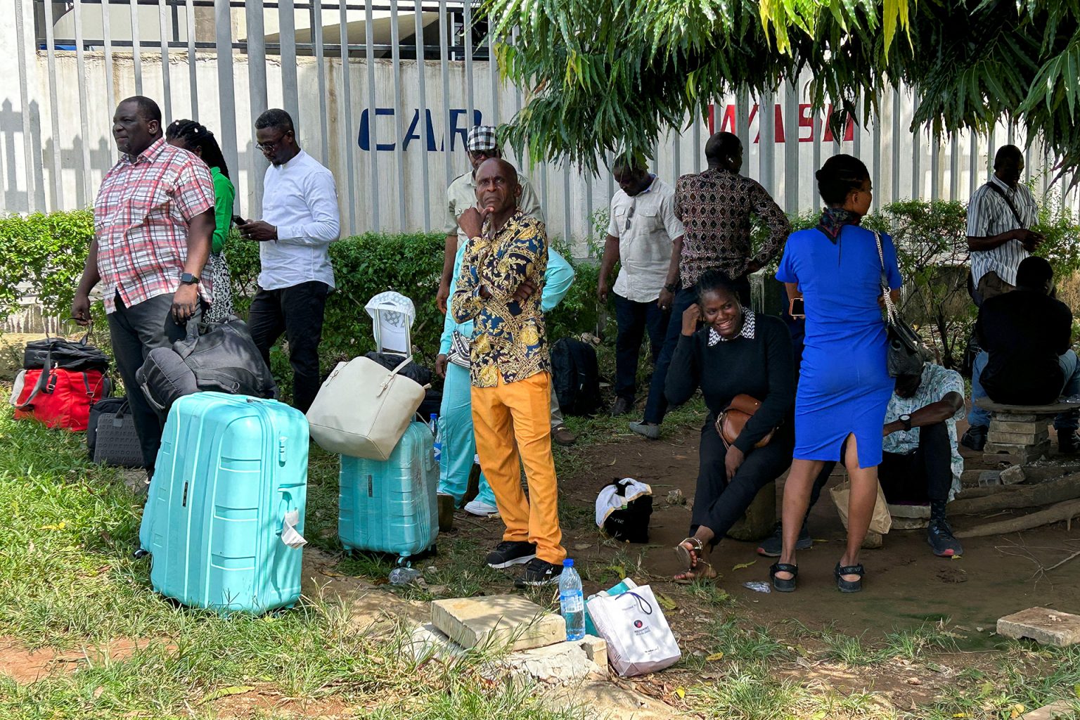 نيجيريا.. إضراب النقابات يشل شبكة الكهرباء ويعطل شركات الطيران