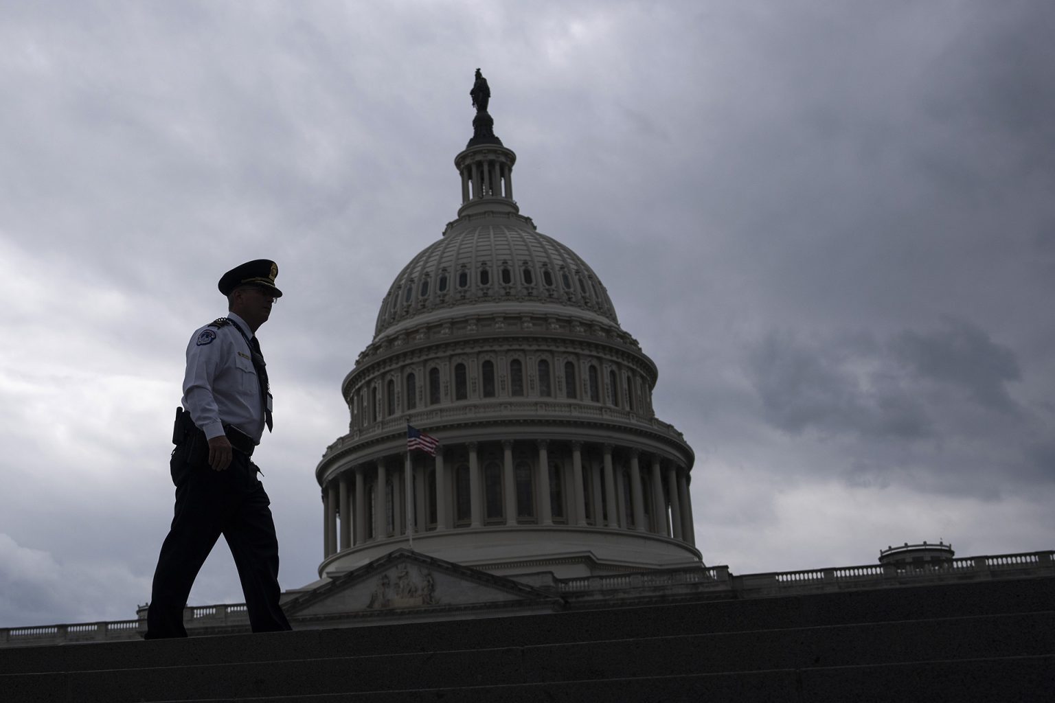 وول ستريت: استمرار ارتفاع الديون الأميركية يهدد بزوال إمبراطوريتها