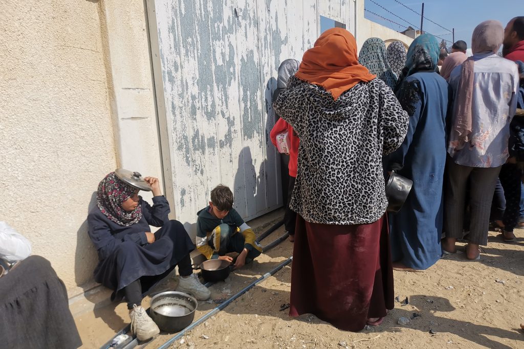 صحف عالمية: الجوع ينتقل إلى جنوب غزة وشمال إسرائيل يتحول لمدن أشباح