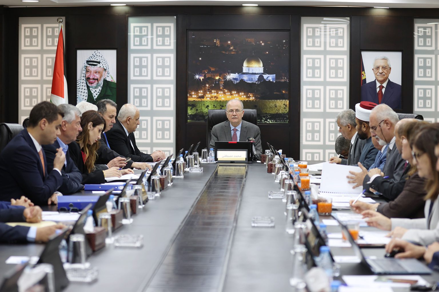 السلطة الفلسطينية متفائلة بتحسن وضعها رغم التحذيرات بانهيارها