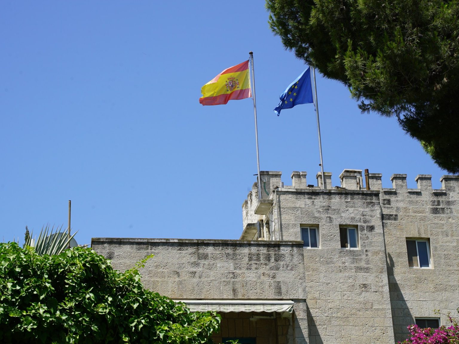 أكبر من إسرائيل.. تعرّف على القنصلية الإسبانية بالقدس