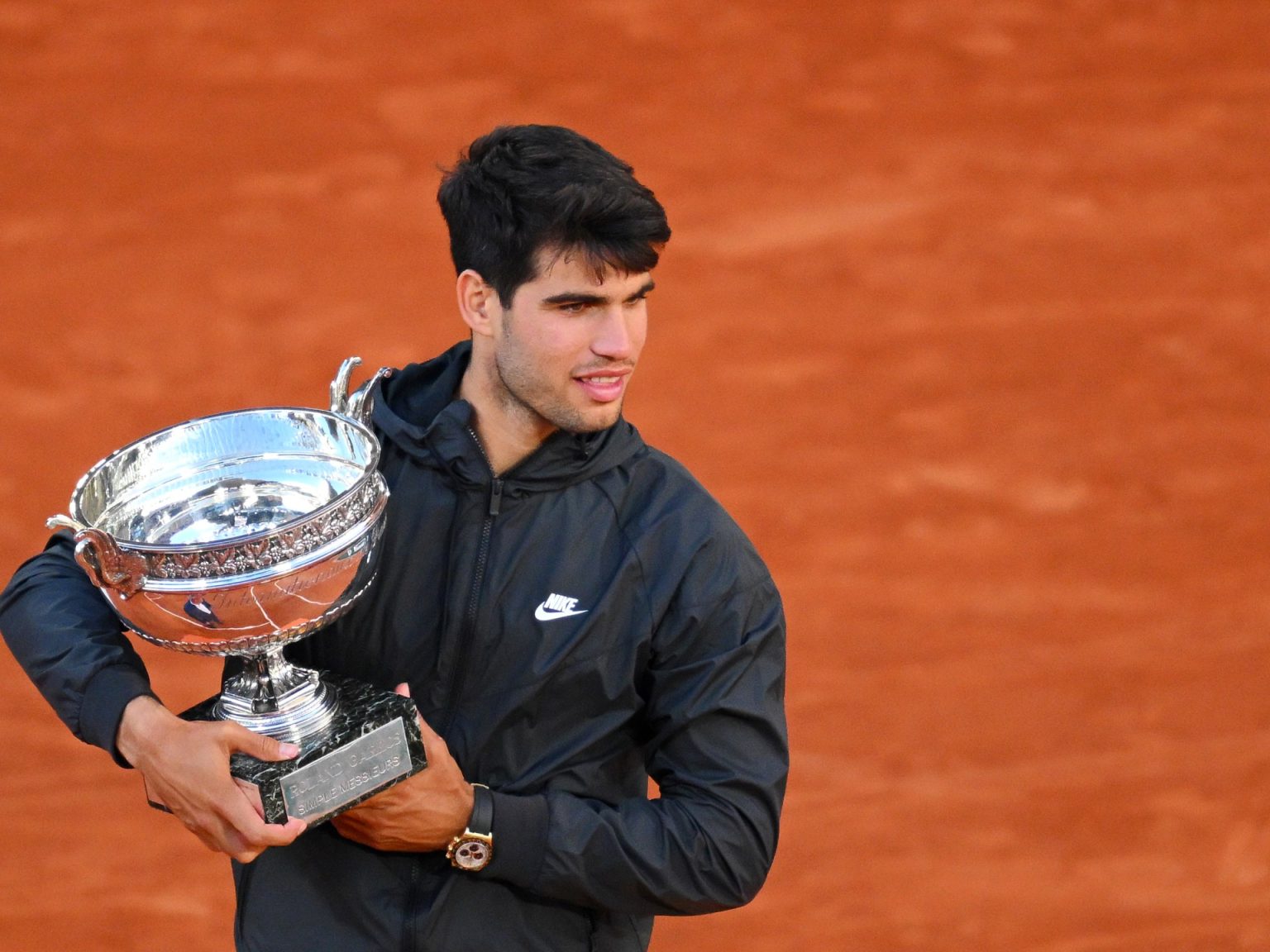 الإسباني ألكاراز يفوز بلقبه الأول في بطولة فرنسا المفتوحة للتنس