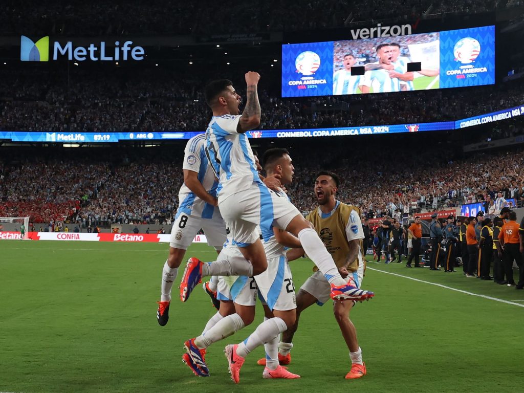 الأرجنتين تهزم تشيلي وتبلغ دور الثمانية بكوبا أميركا