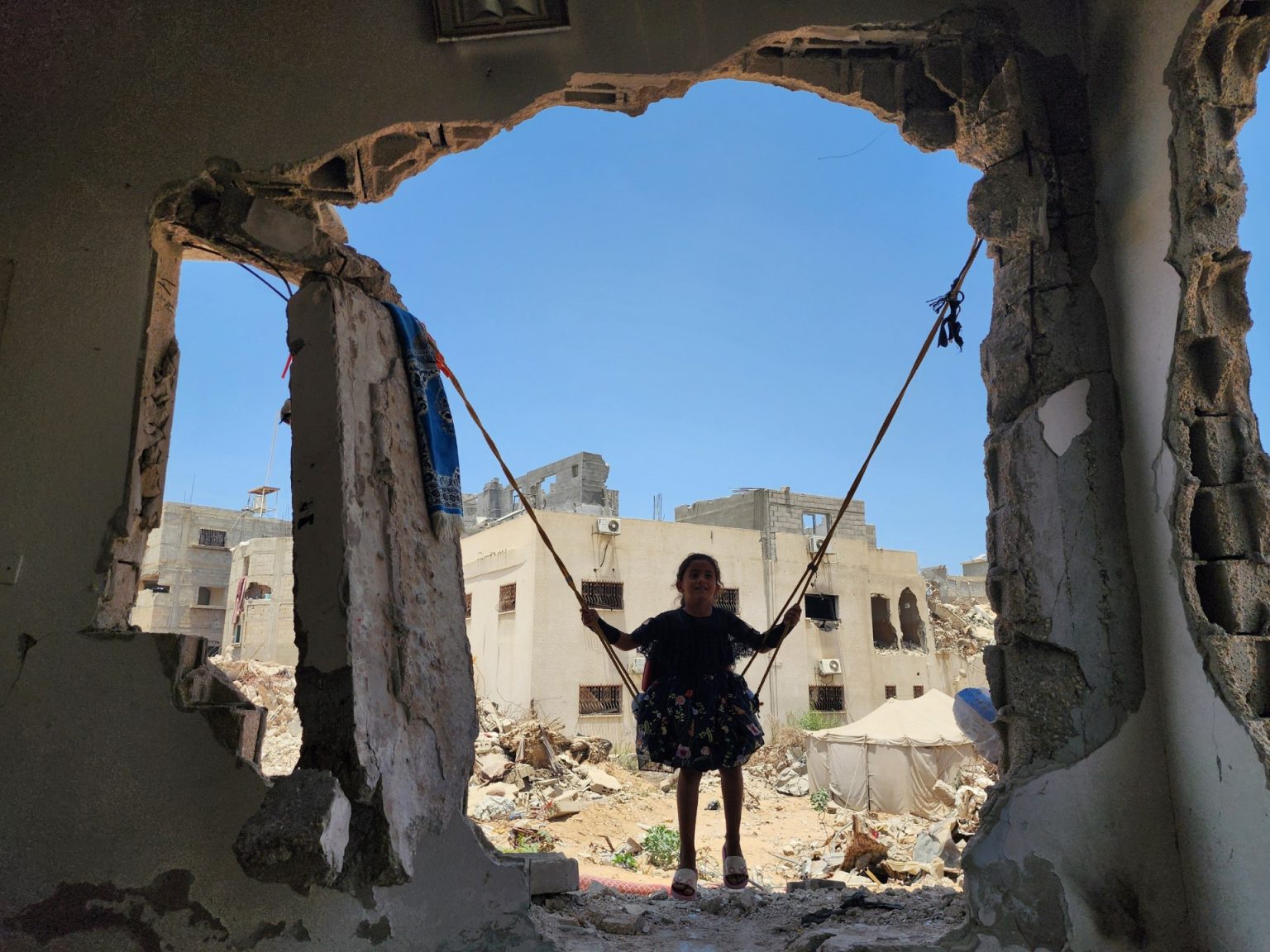 ركام المنازل بخان يونس.. ملاذ عائلات تبحث عن حياة