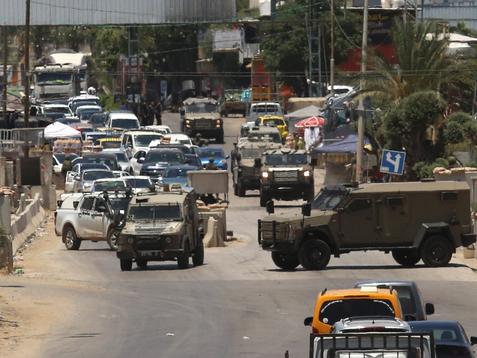 اقتحامات وهدم منازل بالضفة وحماس تدعو العالم لوقف الانتهاكات الإسرائيلية