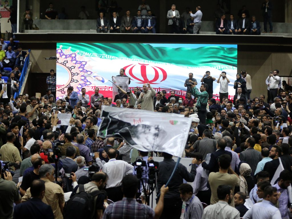 رفع العقوبات والاستقلالية.. مرشحو الرئاسة بإيران يبحثون حل مشكلات الاقتصاد
