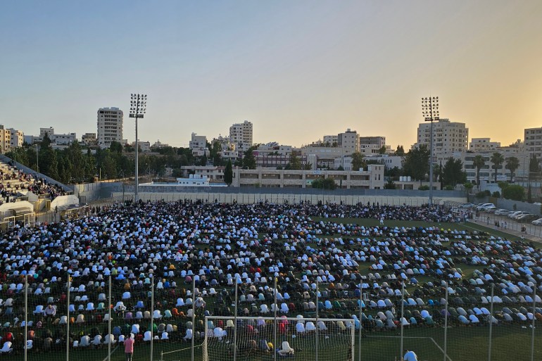 فلسطين-الخليل- صلاة عيد الأضحى في استاد هواري بومدين الدولي –خاص بالجزيرة نت 16 يونيو 2024