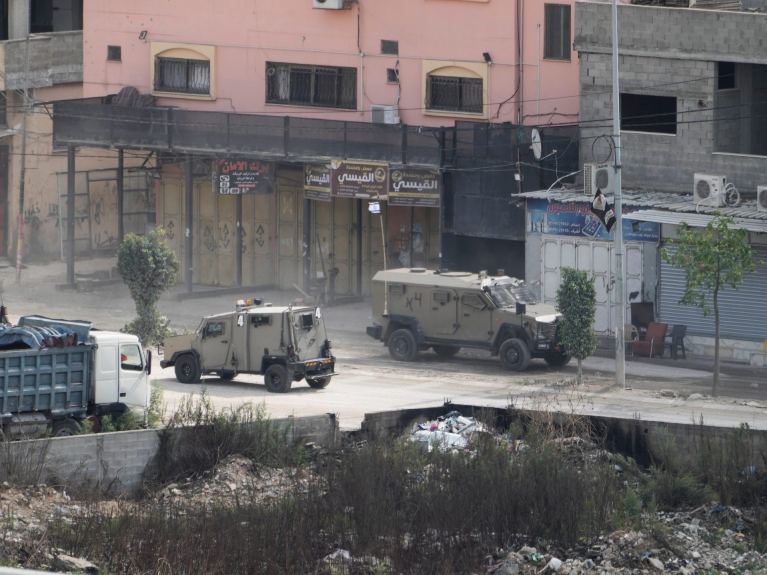 شهيدان واعتداءات على مزارعين في اقتحامات الاحتلال لبلدات بالضفة