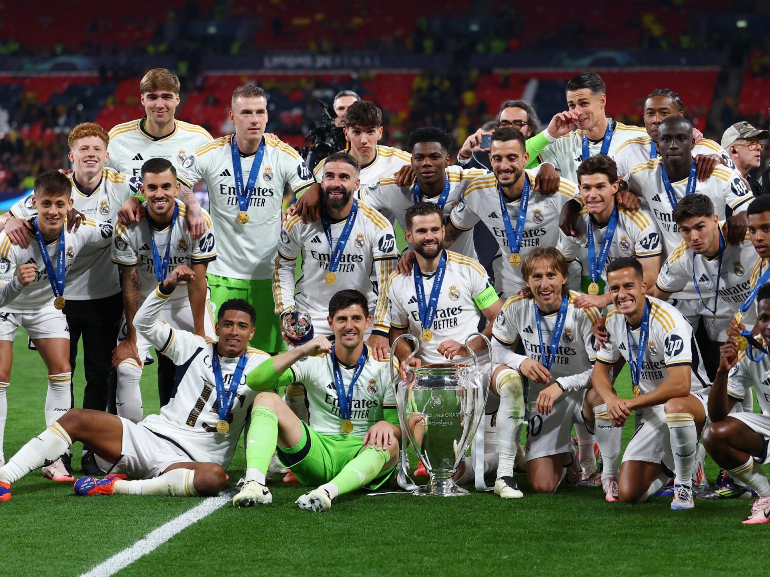 ريال مدريد يتصدر الأندية الأكثر متابعة على مواقع التواصل