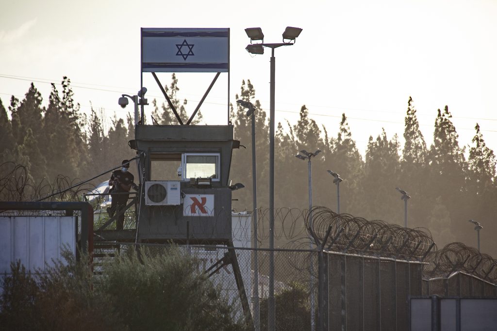 مخابرات إسرائيل تعتقل إداريا مريضا بالسرطان أفرج عنه القضاء العسكري