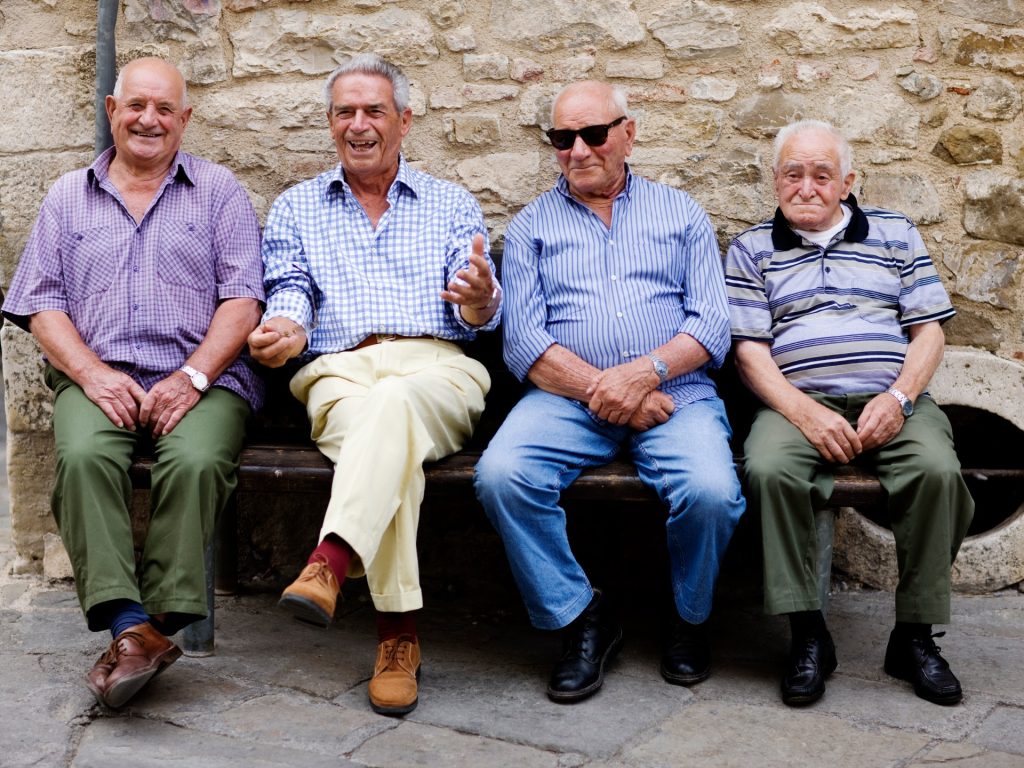 الشيخوخة والشذوذ والنسوية.. أرقام تعكس تحول أوروبا لمجتمع مهدد بالفناء