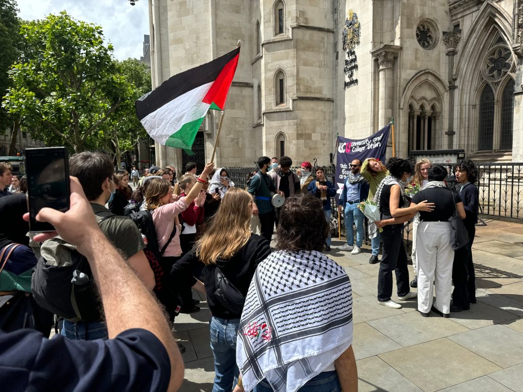 جامعة لندن تمهل الطلاب 24 ساعة لإنهاء اعتصامهم الداعم لغزة