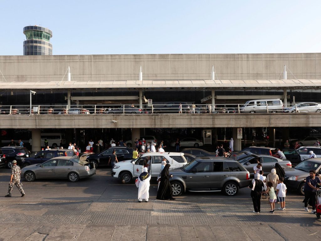 ردا على مزاعم تخزين أسلحة به.. جولة للسفراء في مطار بيروت