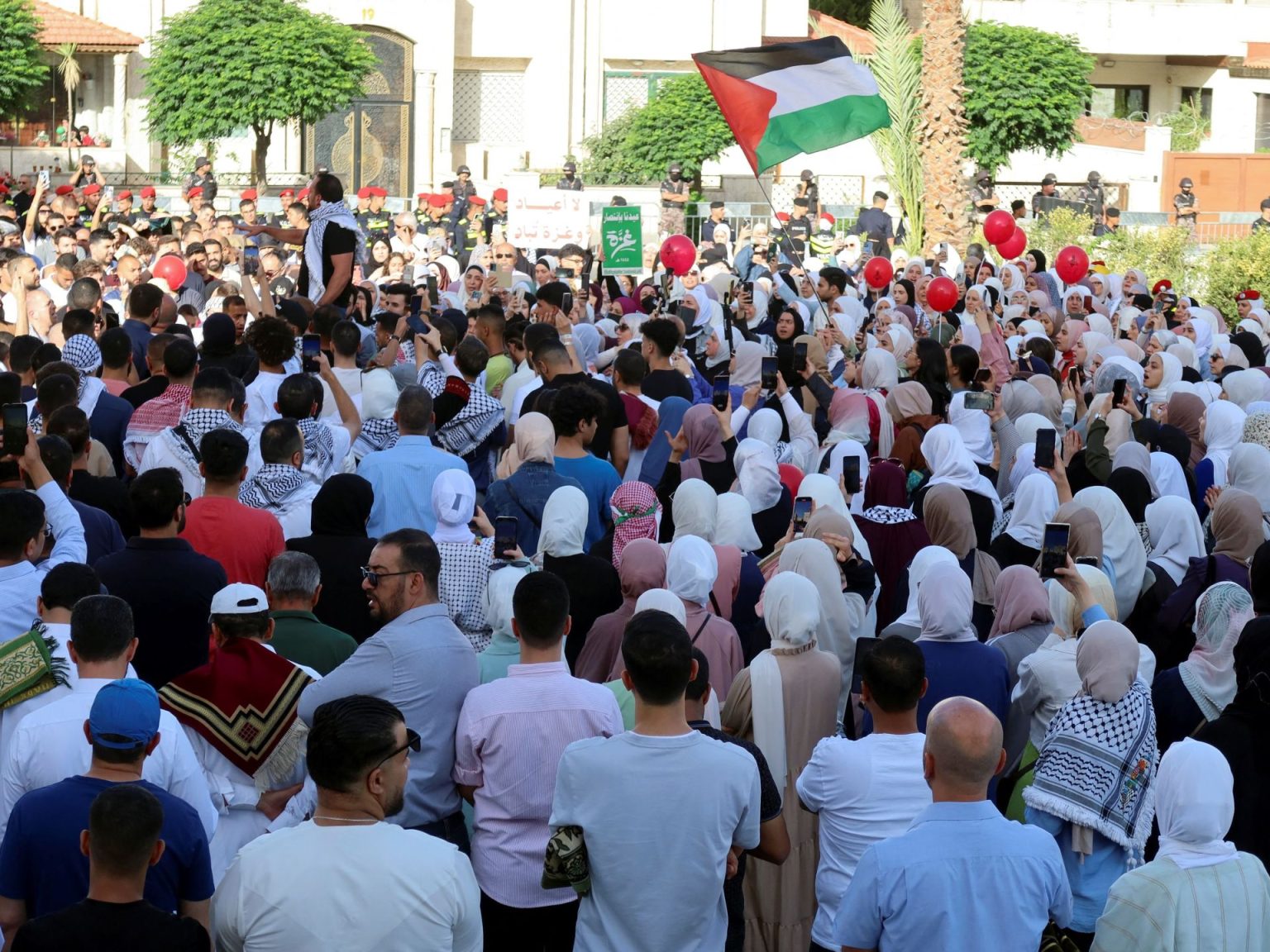 مظاهرات في مدن عربية وغربية تطالب بمقاطعة إسرائيل