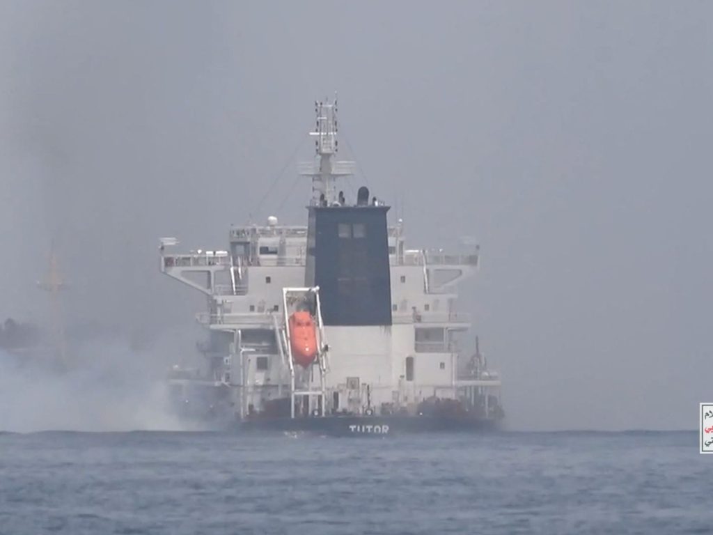 الحوثيون يعلنون استهداف سفينتين في البحر الأحمر والمحيط الهندي