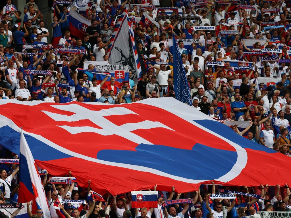 الجماهير الصربية متهمة بـ”السلوك التمييزي” في يورو 2024