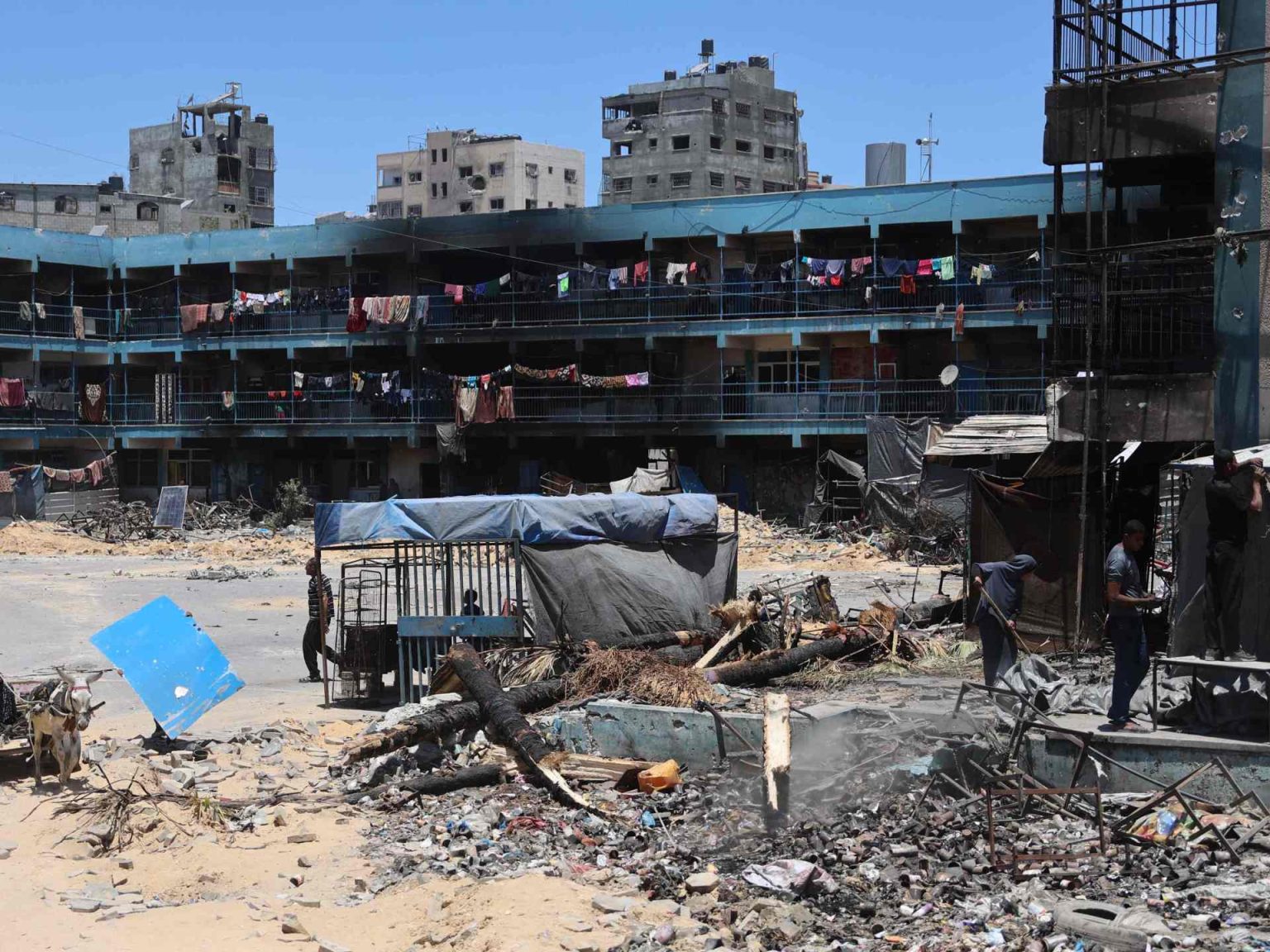 إعلان منطقتي بيت حانون ومخيم جباليا منكوبتين وانتشال 120 شهيدا بالشمال