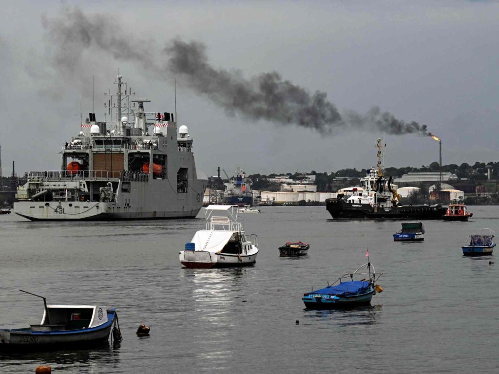 غواصة هجومية أميركية وسفينة للبحرية الكندية تصلان إلى كوبا