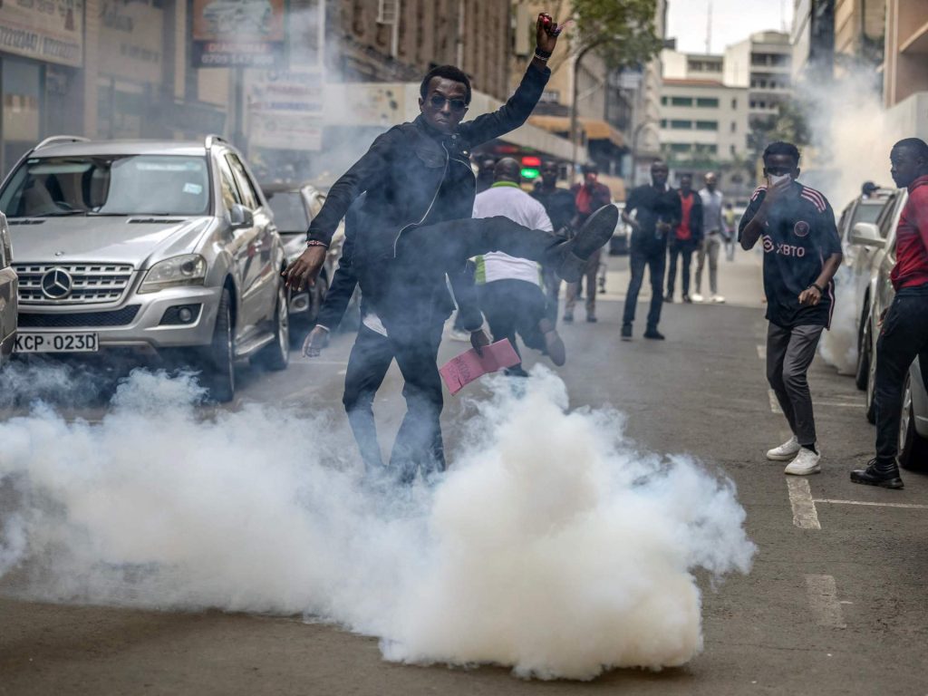 10 قتلى واقتحام للبرلمان خلال احتجاجات واسعة في كينيا والرئيس يتوعد