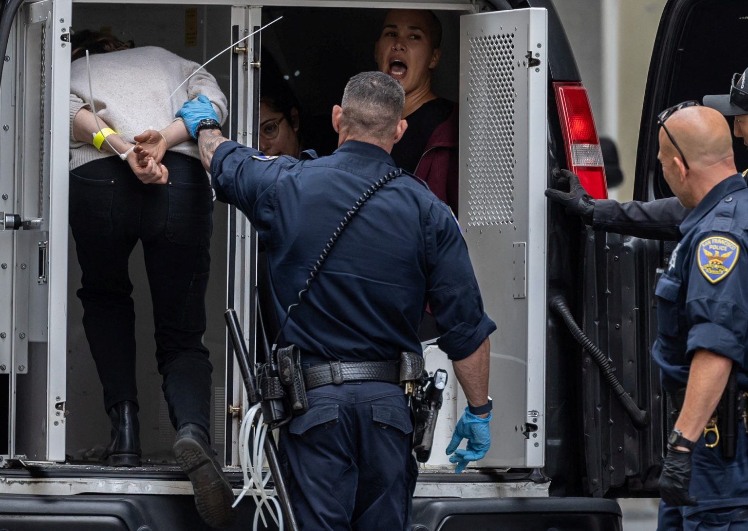 اعتقال عشرات المتظاهرين المؤيدين لفلسطين في سان فرانسيسكو