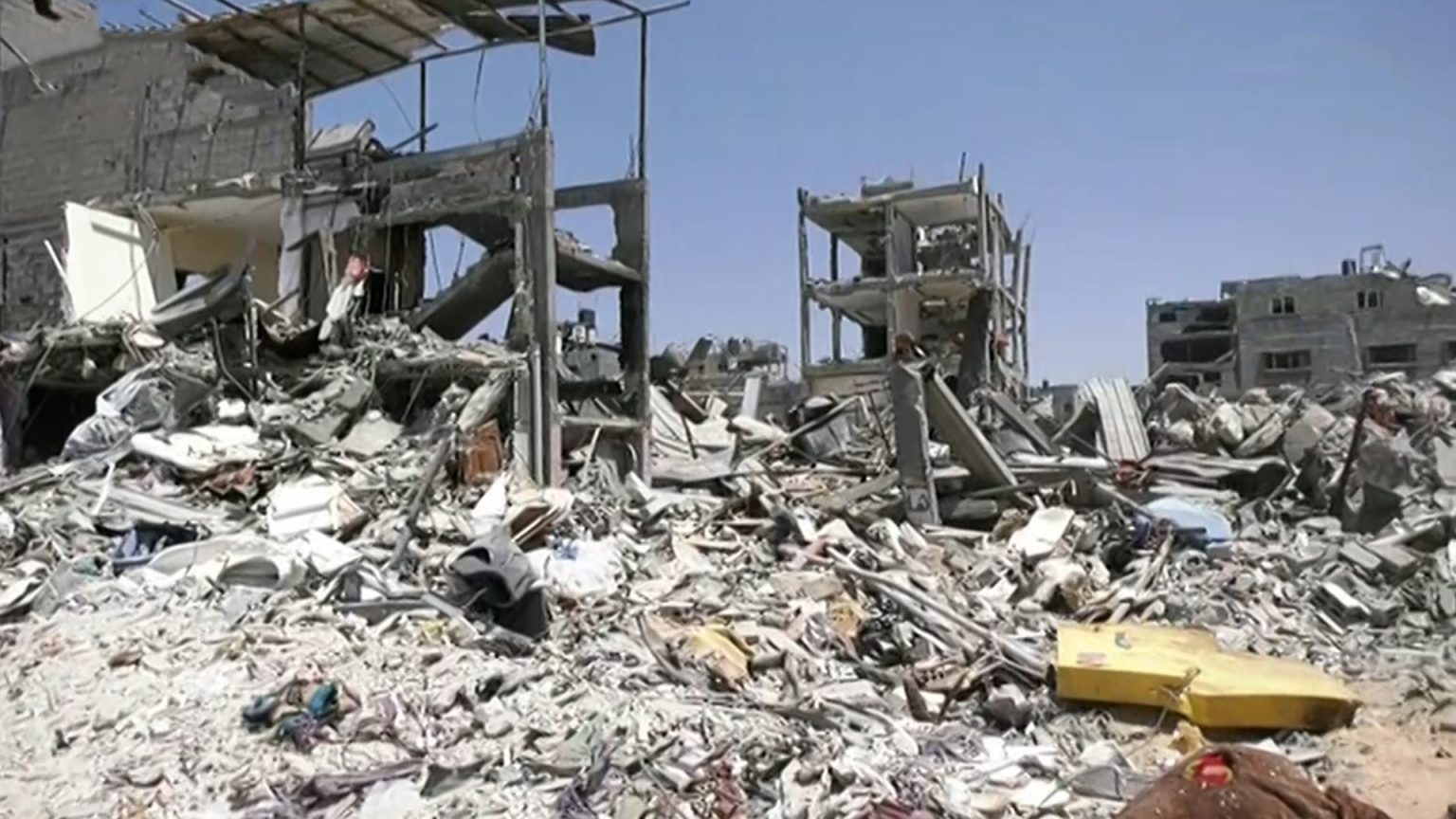 شهداء بخان يونس ورفح والدفاع المدني يعلن جباليا منطقة غير صالحة للعيش