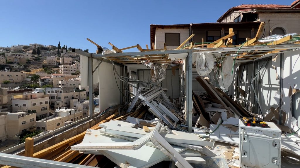 الاحتلال يهدم مسكنا فلسطينيا بالقدس