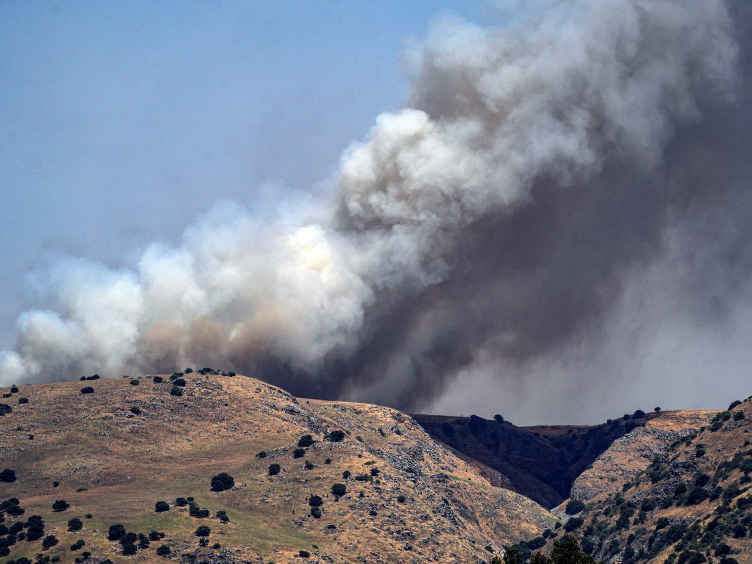 فورين بوليسي: حزب الله وإسرائيل لا يريدان حربا شاملة