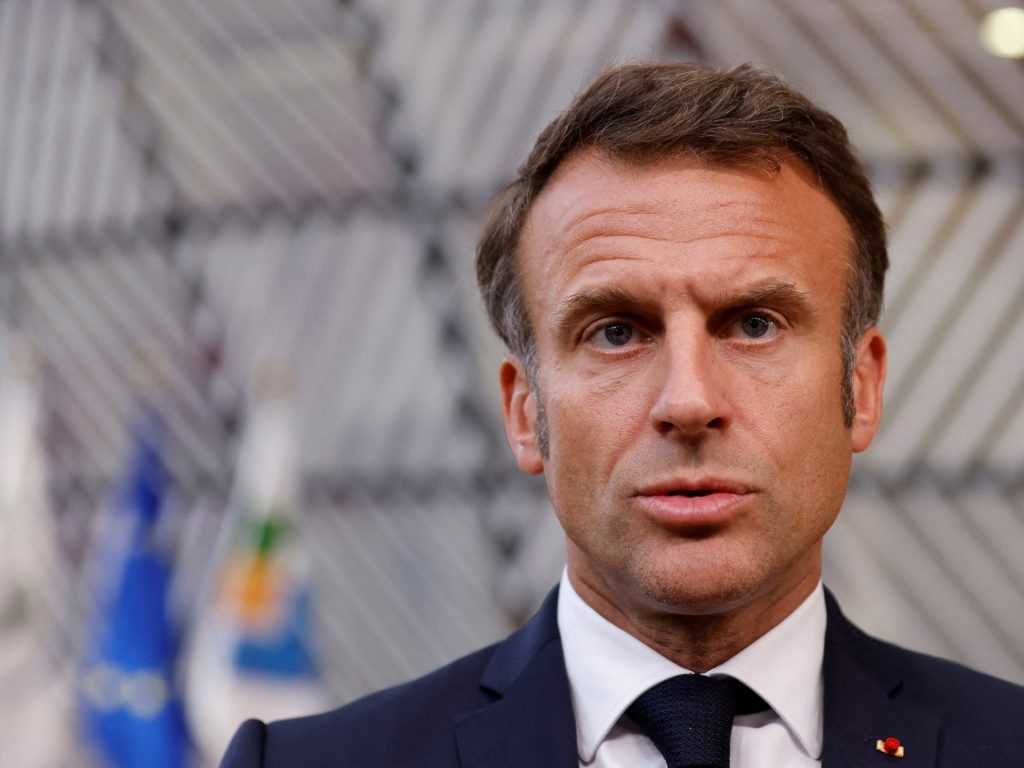 غارديان: ثلاثة سيناريوهات محتملة لانتخابات ماكرون المفاجئة