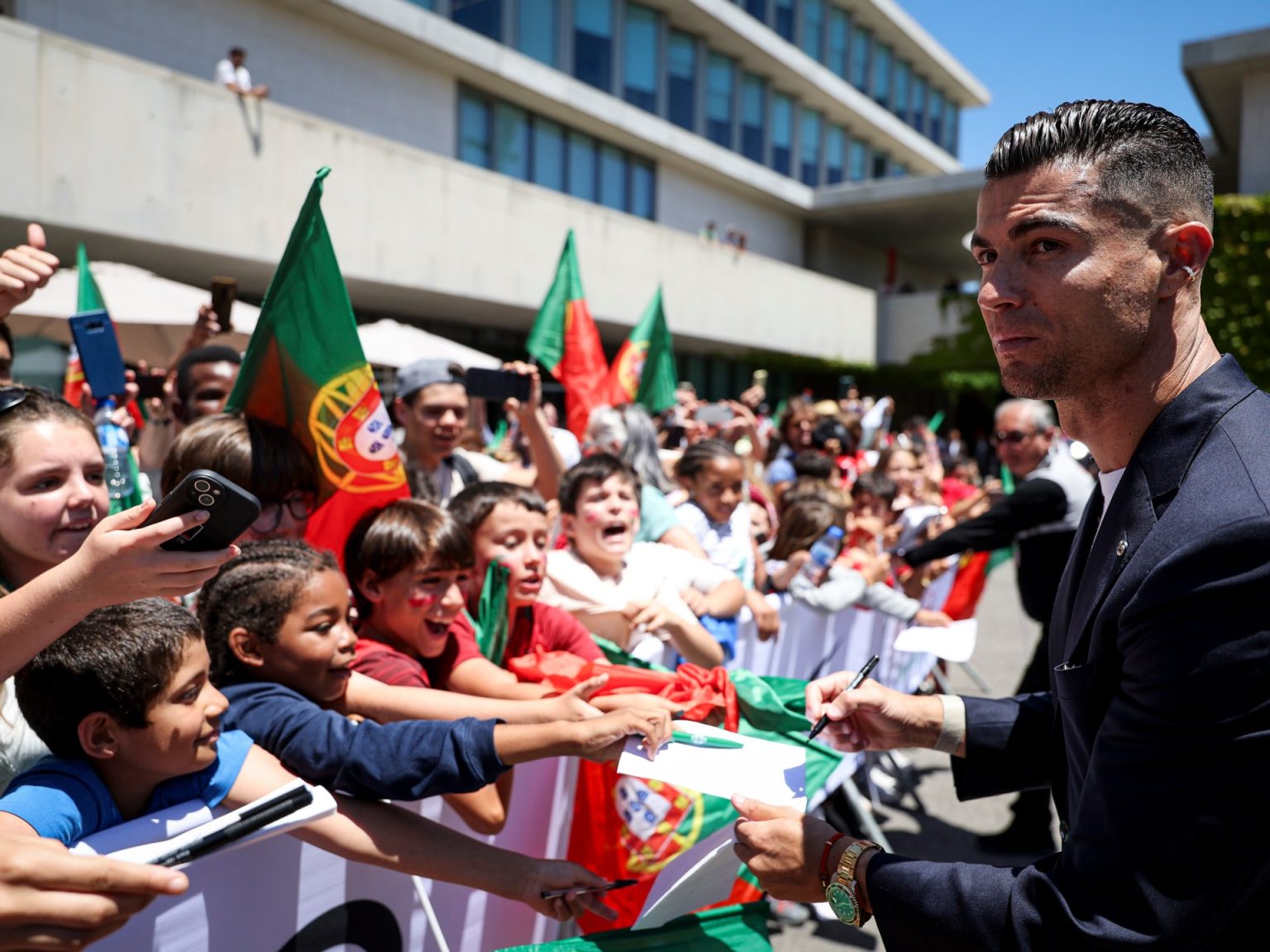 شعبية رونالدو تنقل حمى يورو 2024 إلى لايبزيغ