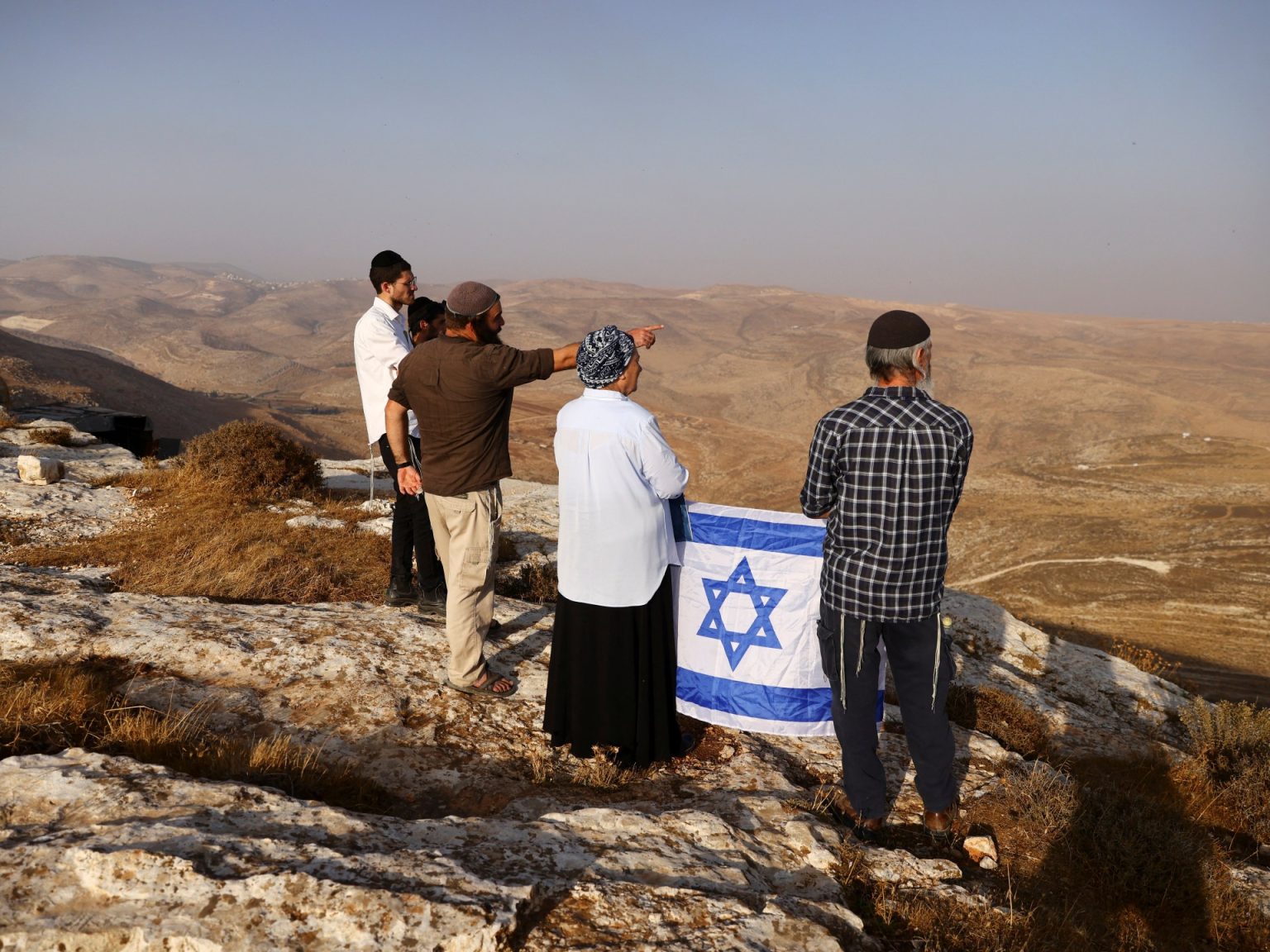 هآرتس: المتطرفون الإسرائيليون يحلمون باستيطان غزة وجنوب لبنان