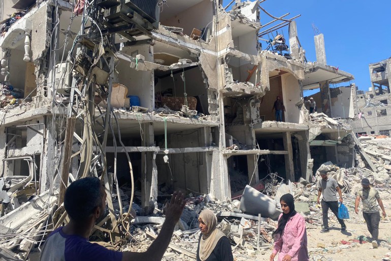 الدمار في المنازل والأسواق والبنى التحتية جراء القصف الإسرائيلي على مخيم جباليا للاجئين شمال قطاع غزة