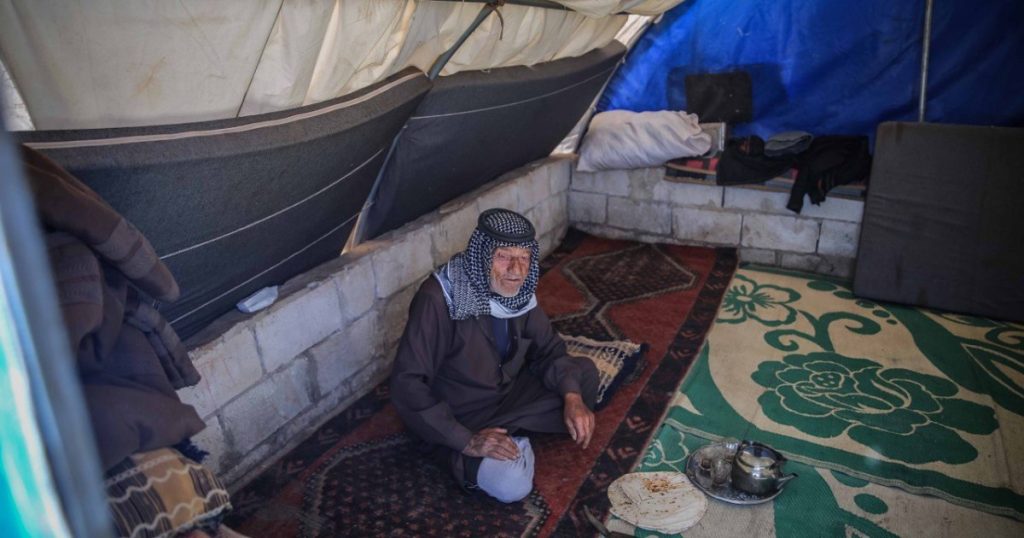 800 ألف مسن على هامش الحياة في الشمال السوري