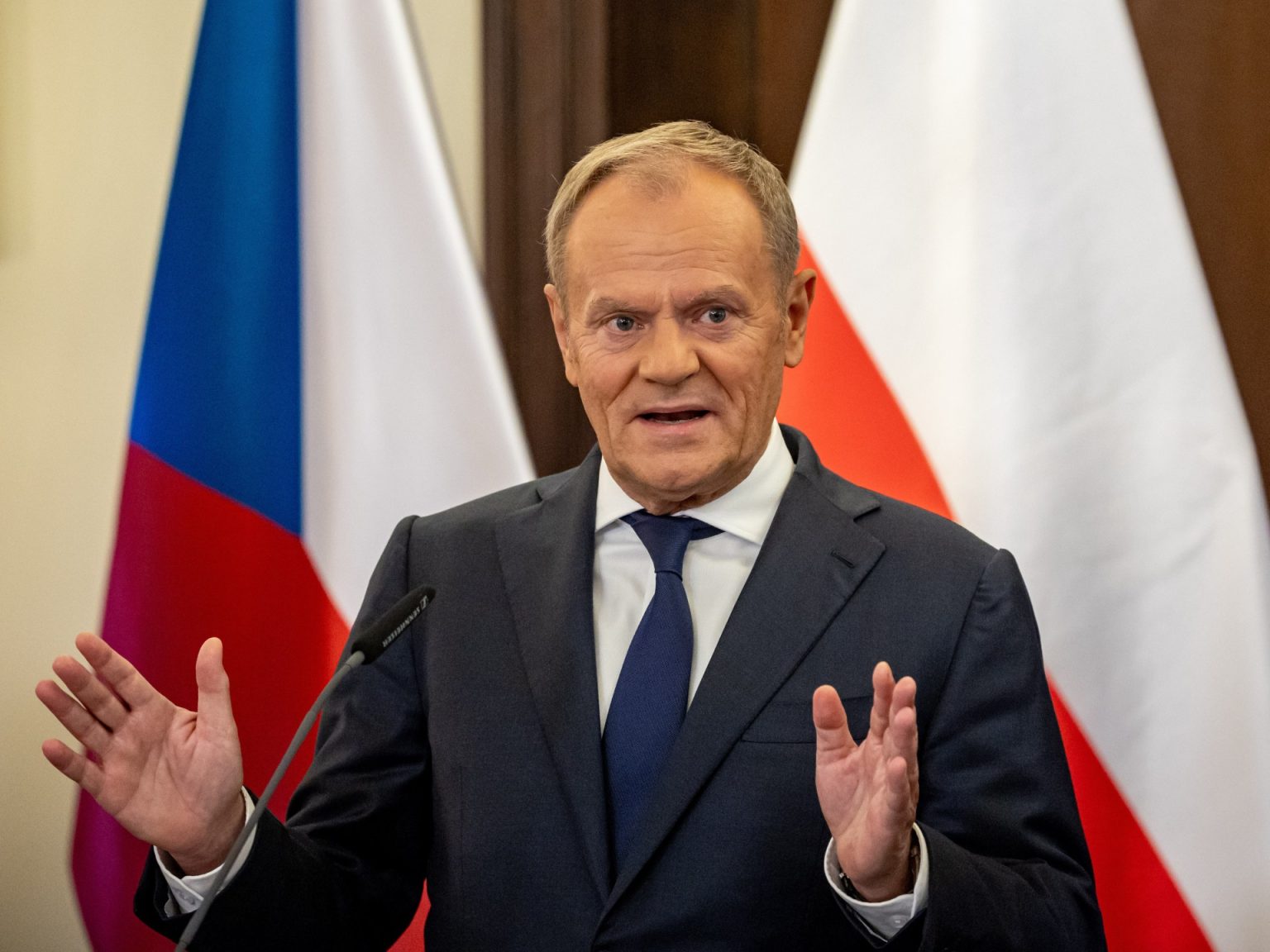 بولندا تمهد لتعليق حق اللجوء