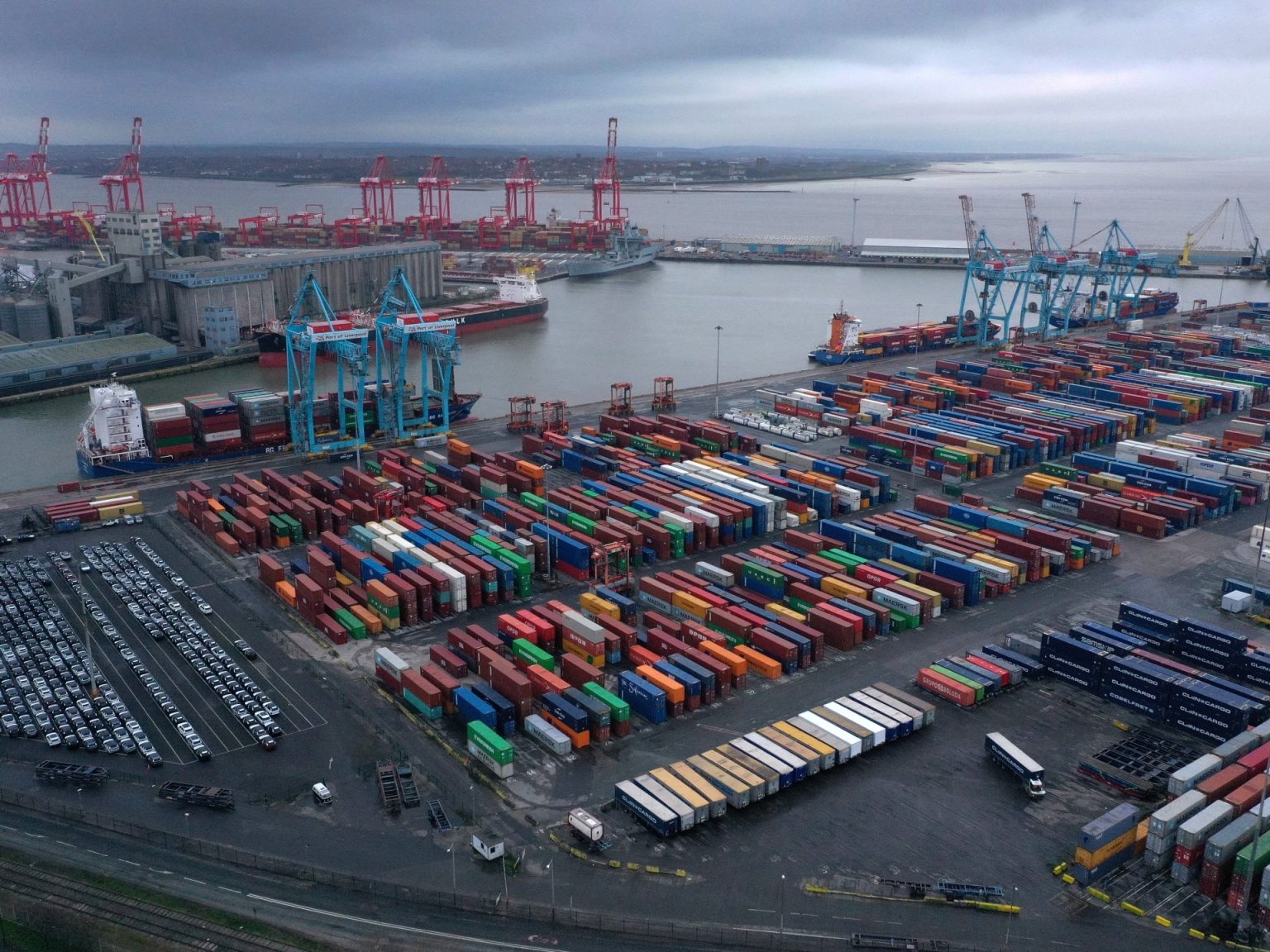 المصدرون الصينيون في مواجهة الانتخابات الأميركية.. قلق وقرارات استباقية