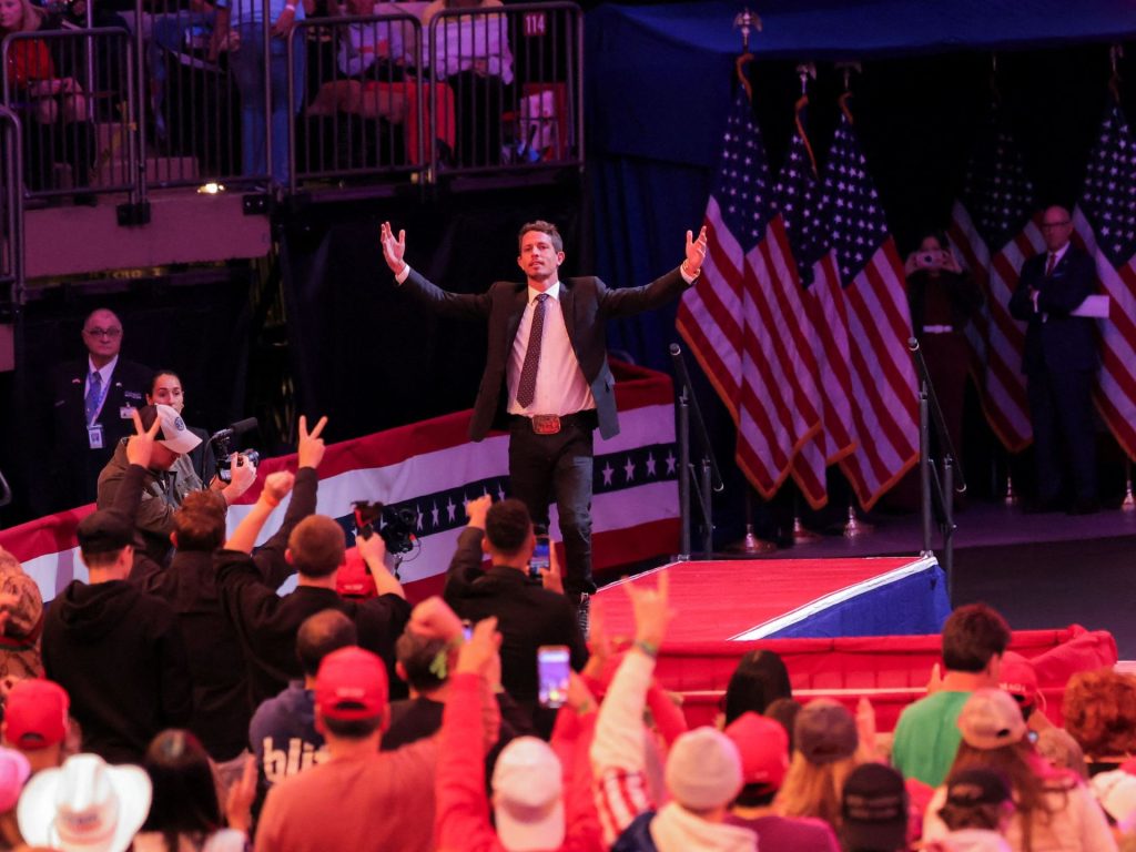 “جزيرة قمامة”.. هل تعصف بورتوريكو بحظوظ ترامب؟