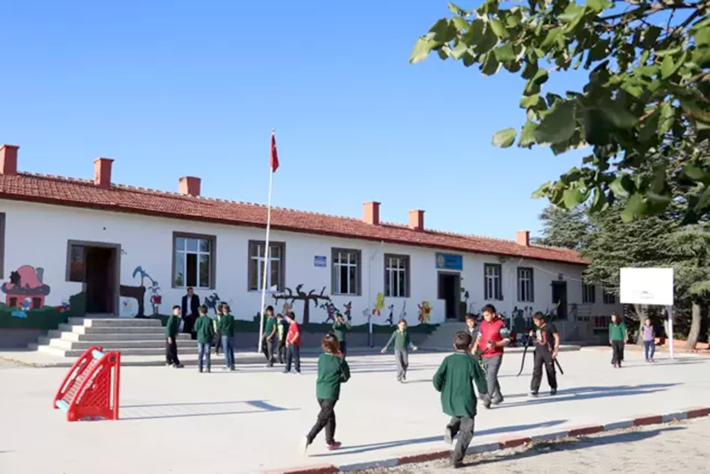 هكذا تواجه تركيا أزمة تسرّب 612 ألف طالب مدرسي