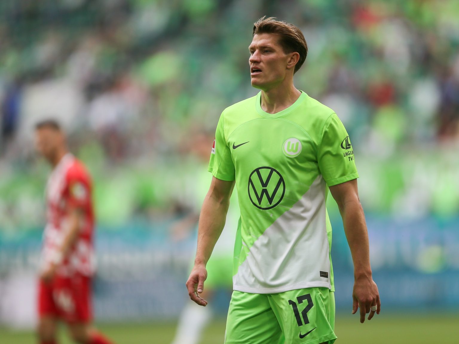 ناد ألماني يعاقب لاعبه بسبب رفضه توقيع راية للشواذ