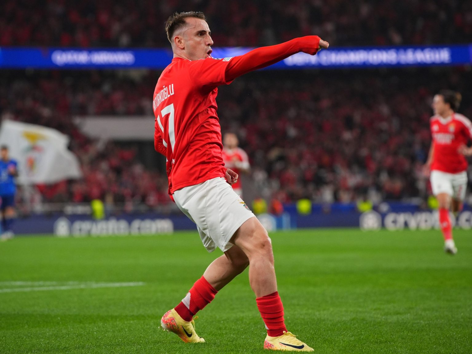 دعم كبير للاعب التركي آكتورك أوغلو بعد منشور عن فلسطين